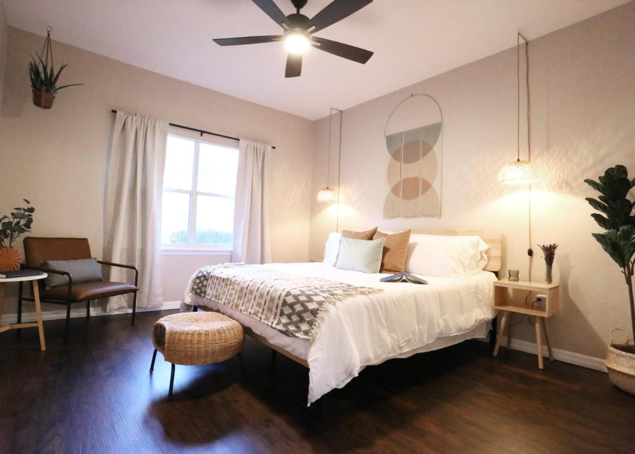 Nomad Retreat King Bed Boutique Condo W Garage Gainesville Exteriér fotografie
