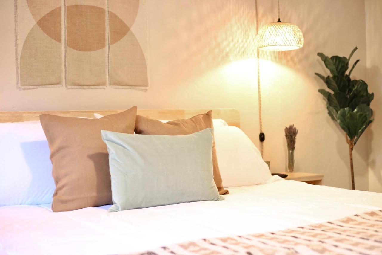 Nomad Retreat King Bed Boutique Condo W Garage Gainesville Exteriér fotografie