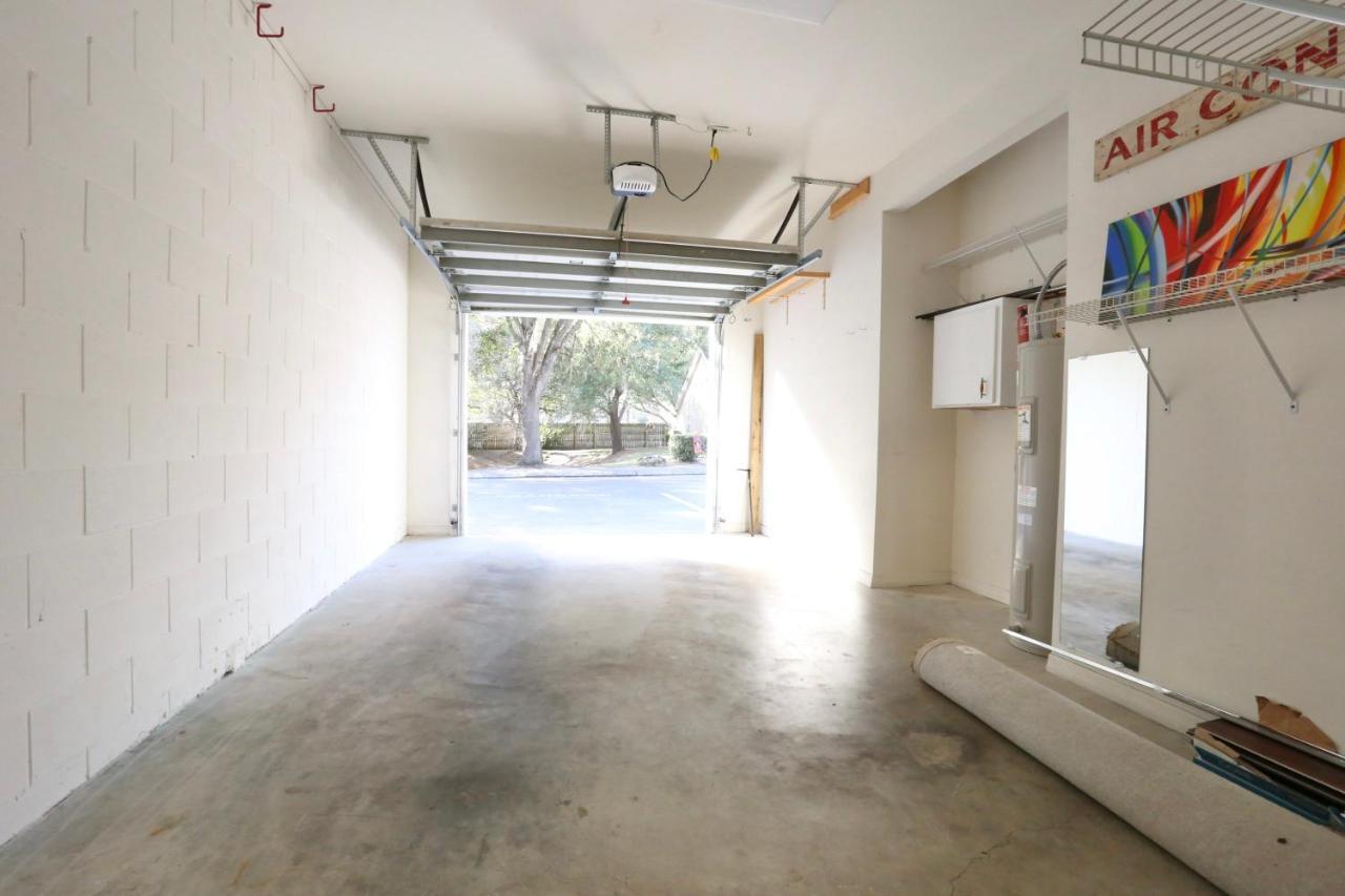 Nomad Retreat King Bed Boutique Condo W Garage Gainesville Exteriér fotografie