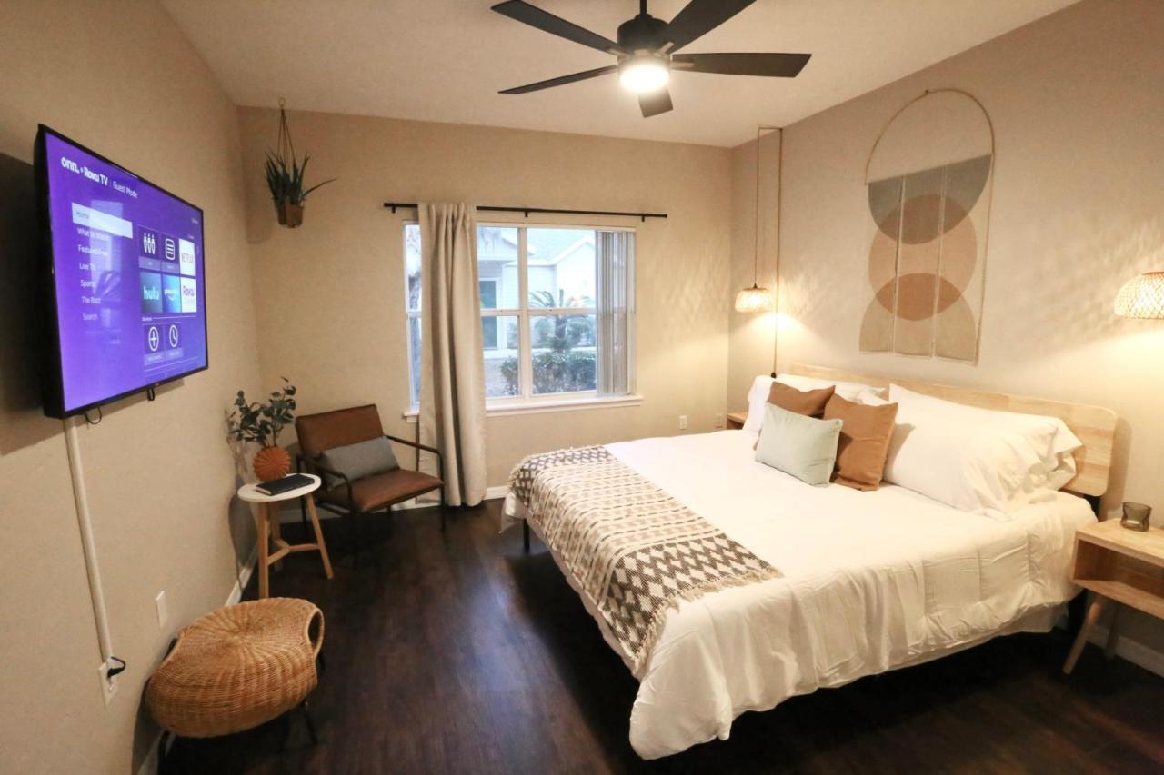 Nomad Retreat King Bed Boutique Condo W Garage Gainesville Exteriér fotografie