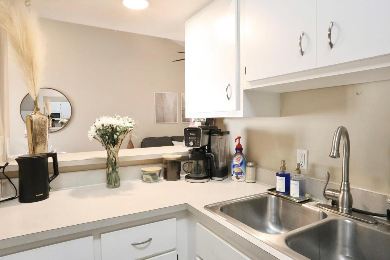 Nomad Retreat King Bed Boutique Condo W Garage Gainesville Exteriér fotografie