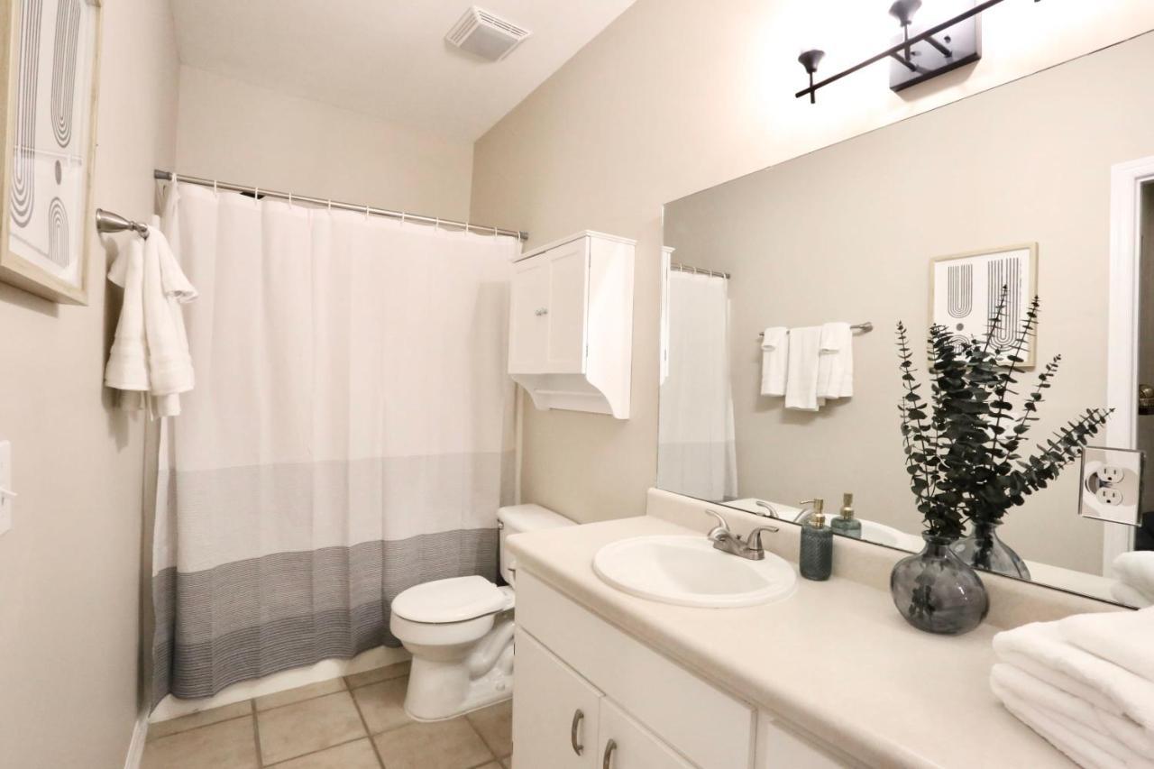 Nomad Retreat King Bed Boutique Condo W Garage Gainesville Exteriér fotografie