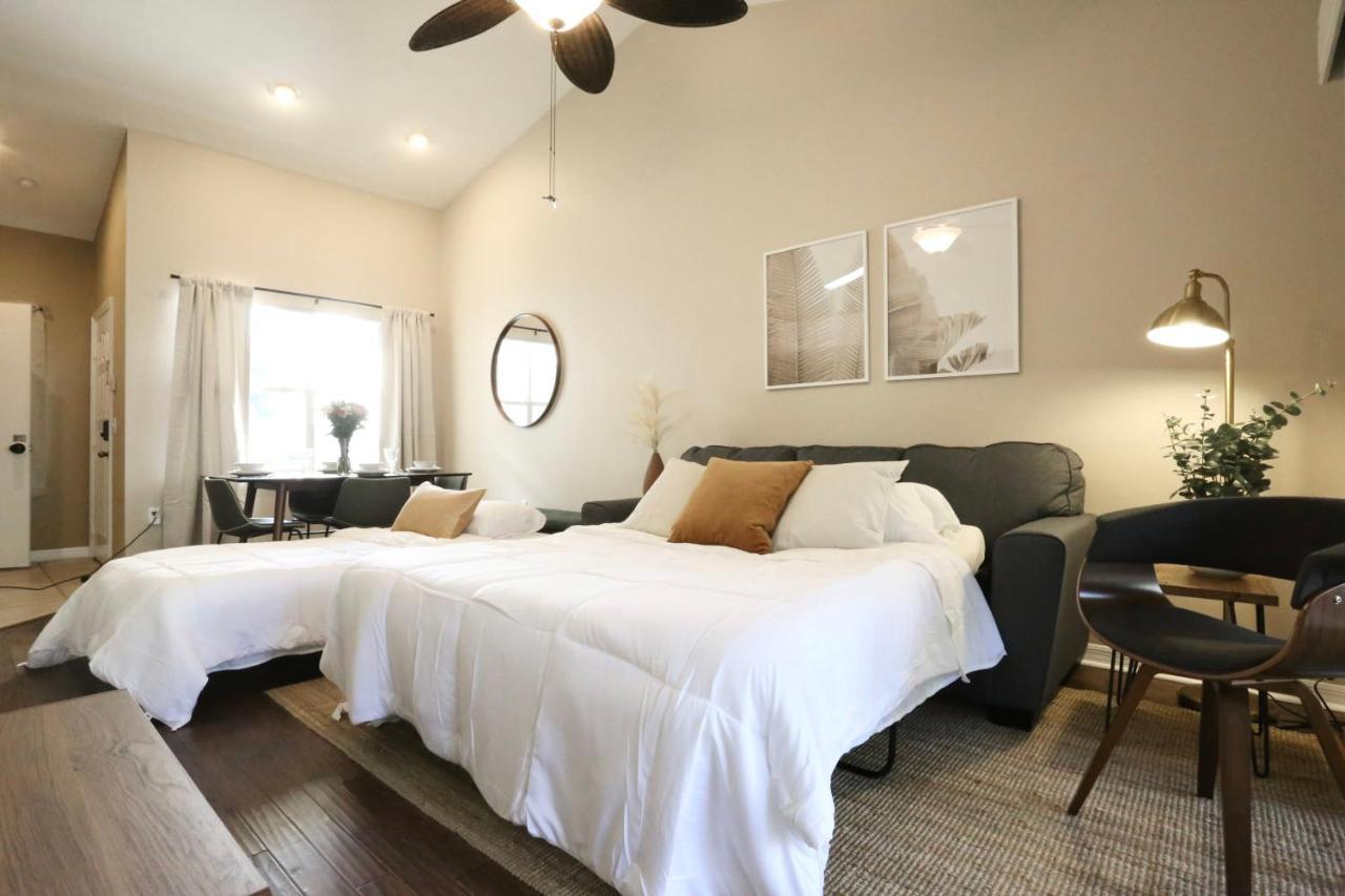 Nomad Retreat King Bed Boutique Condo W Garage Gainesville Exteriér fotografie