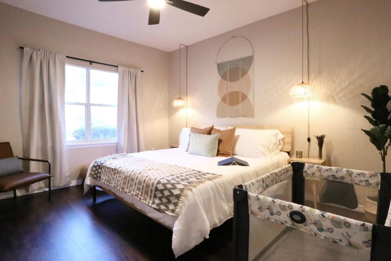 Nomad Retreat King Bed Boutique Condo W Garage Gainesville Exteriér fotografie